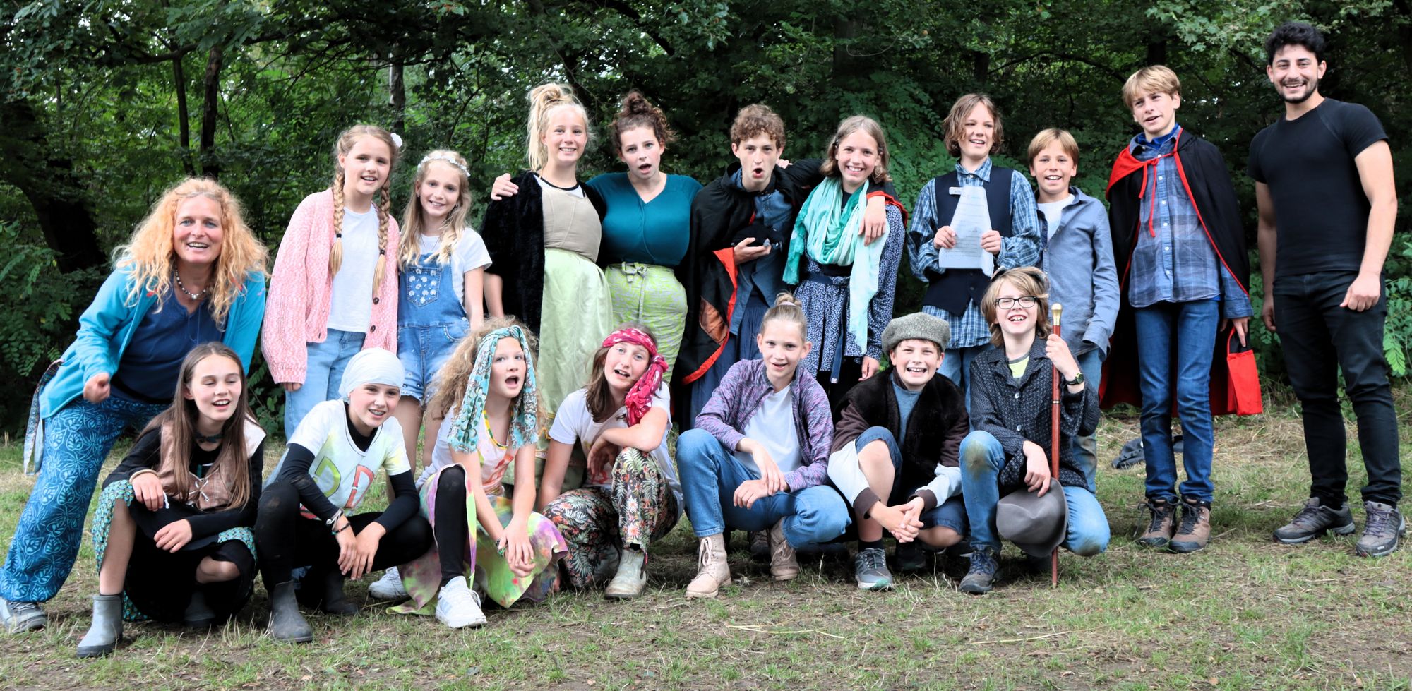 Gruppenbild aus den Theaterprojekten (Foto von  Klaudia Kilian)